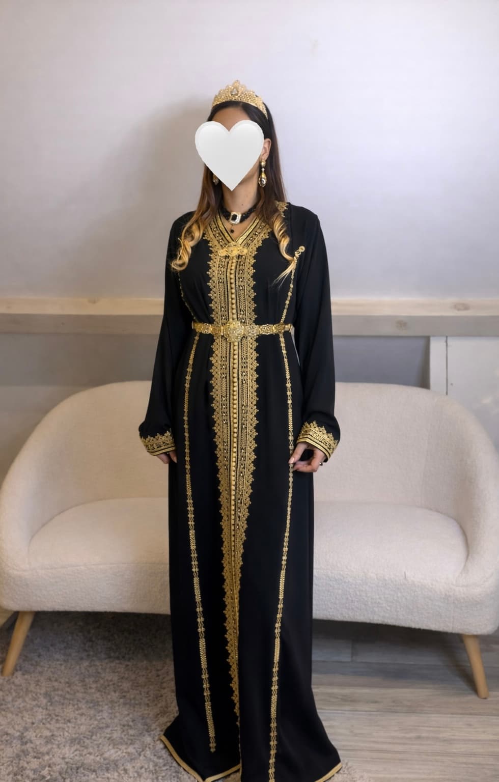 Caftan Noir aux Broderies Dorées